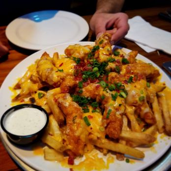 Miller's Ale House - Zesty Garlic mountain zinger - Sports Bars Near Me - Aurora, Illinois