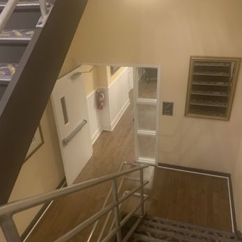 Federal Pointe Inn - Staircase - Hotels Near Me - Gettysburg, Pennsylvania