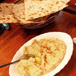 Alounak Restaurant - One of the best hummus I've tried in my travels