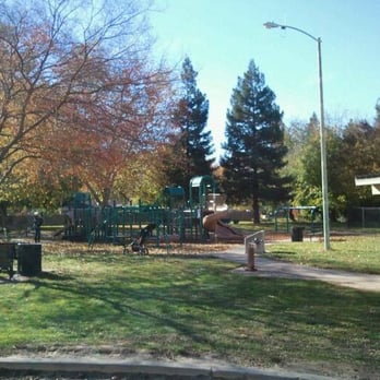 Bertha Henschel Park - Parks Near Me - Sacramento, California