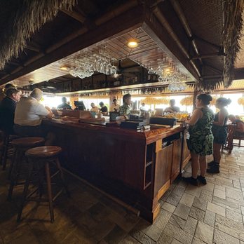 Duke's Waikiki - Hawaiian Near Me - Honolulu, Hawaii