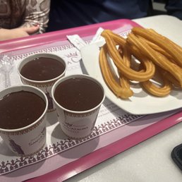 Churros y chocolate