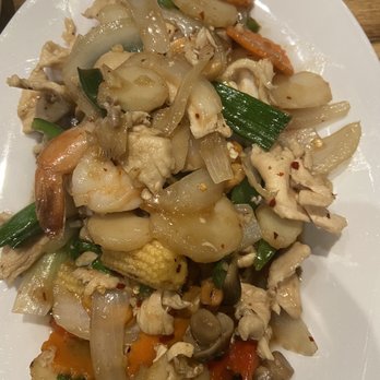 THAI & GO - No.41 Cashew Nut with chicken and shrimp - Thai Near Me - Carmel, Indiana
