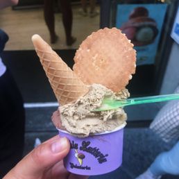 Pistachio and chocolate in a cup (with a cone and biscuit)