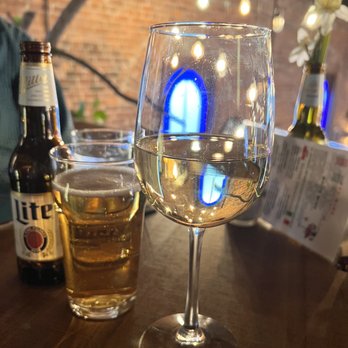 Morluski's - Savignon blanc~ - Wine Bars Near Me - Clarence, New York