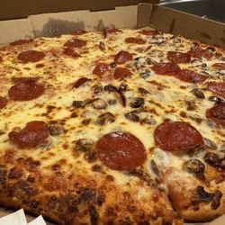Southside Mafia Pizzeria - Xl Hand-Tossed for Superior Taste (Extra Large) with pepperoni and black olives!
