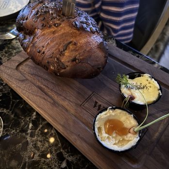 Wolf by Vanderpump at Caesars Republic Scottsdale - Pull apart bread appetizer - Cocktail Bars Near Me - Scottsdale, Arizona