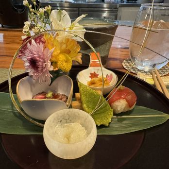Kaiseki Yuzu - 6 chef items. Wagyu beef, jellyfish in vinegar, giant clam with uni sauce, tuna, i forget the rectangle and yellow leaf in matcha. - Japanese Near Me - Las Vegas, Nevada Kaiseki Yuzu - 6 chef items. Wagyu beef, jellyfish in vinegar, giant clam with uni sauce, tuna, i forget the rectangle and yellow leaf in matcha. - Japanese Near Me - Las Vegas, Nevada