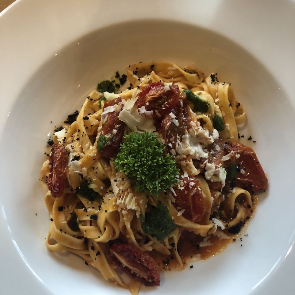 Restaurant Caprice - Vegetarian pasta - Italian Near Me - Wengen, BE Restaurant Caprice - Vegetarian pasta - Italian Near Me - Wengen, BE