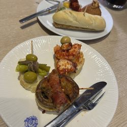Café Bar Bilbao - Assorted pintxos