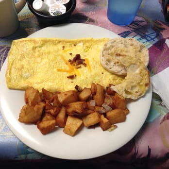 Sunrise Breakfast Shoppe - Delicious bacon and cheese omelette with their delectable home fries! Yum! - Breakfast & Brunch Near Me - Chesapeake, Virginia