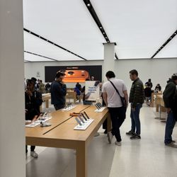 Apple Park Meadows - Part of Store
