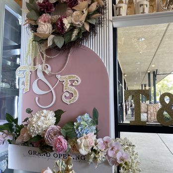 T&5 Cafe Bakery - Bakeries Near Me - Folsom, California