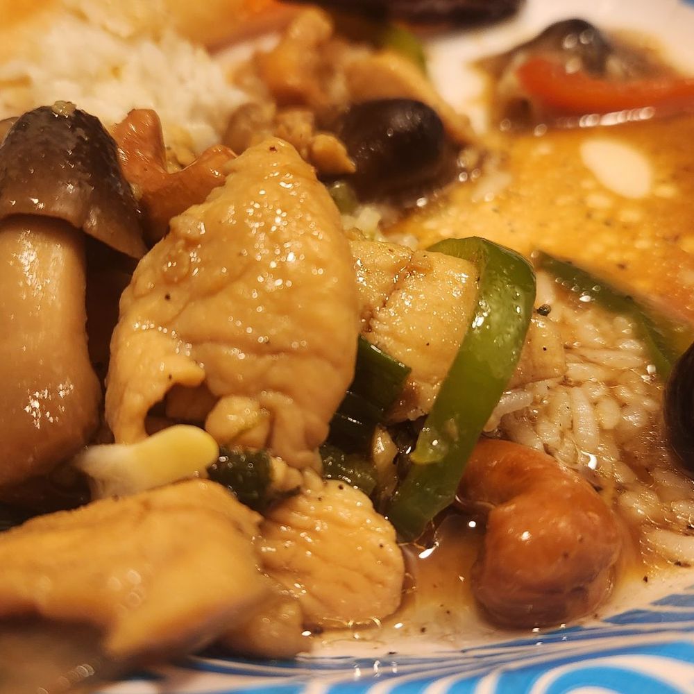Tasty Food To Go - Cashew chicken and white rice - Thai Near Me - Long Beach, California Tasty Food To Go - Cashew chicken and white rice - Thai Near Me - Long Beach, California