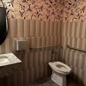 HIDE+SEEK - Immaculate bathrooms! - New American Near Me - Chicago, Illinois HIDE+SEEK - Immaculate bathrooms! - New American Near Me - Chicago, Illinois