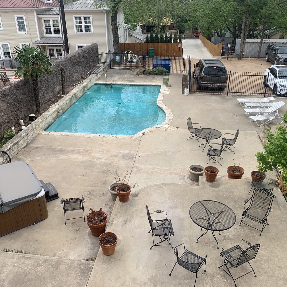 Main Street Bed & Breakfast - Nice jacuzzi and pool in back - Bed & Breakfast Near Me - Fredericksburg, Texas Main Street Bed & Breakfast - Nice jacuzzi and pool in back - Bed & Breakfast Near Me - Fredericksburg, Texas