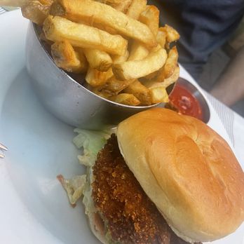 Ferris' Burger & Oyster Bar - Chicken sandwich - Seafood Near Me - Victoria, British Columbia Ferris' Burger & Oyster Bar - Chicken sandwich - Seafood Near Me - Victoria, British Columbia