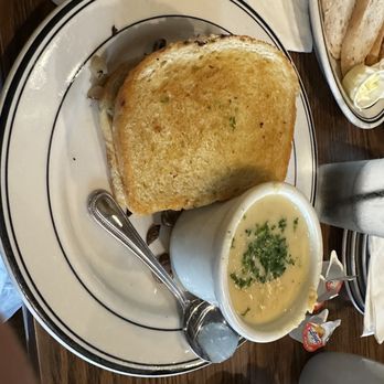 Mimi's Cafe - Mushroom Brie Burger - Breakfast & Brunch Near Me - Fresno, California Mimi's Cafe - Mushroom Brie Burger - Breakfast & Brunch Near Me - Fresno, California