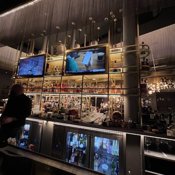 Wren - Bar area and bartender - Cocktail Bars Near Me - Tysons, Virginia