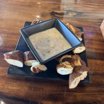 Napali Brewing - Pretzel bread with home made cheese dip. - Brewpubs Near Me - Kapaʻa, Hawaii