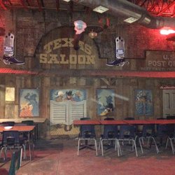 Pendleton Pump Lounge - Cool mural inside