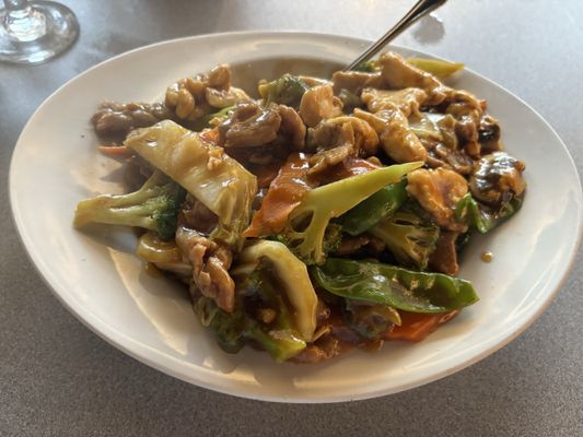 Hunan By the Falls by null