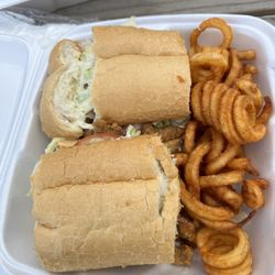 Vinny’s Cajun Kitchen - Crawfish po-boy