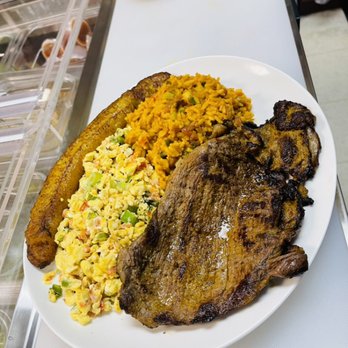 Restaurante El Sembrador Bakery - Calentado con huevos pericos y carne asada - Desserts Near Me - Queens, New York Restaurante El Sembrador Bakery - Calentado con huevos pericos y carne asada - Desserts Near Me - Queens, New York