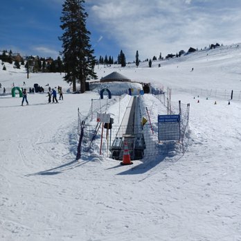 Tahoe Donner - Downhill Ski Resort - conveyor lift broken down and roped off - Ski Resorts Near Me - Truckee, California Tahoe Donner - Downhill Ski Resort - conveyor lift broken down and roped off - Ski Resorts Near Me - Truckee, California