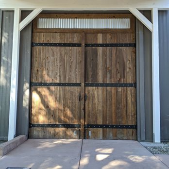Barton Family Winery And Grey Wolf Cellars - Wine Tasting Room Near Me - Paso Robles, California