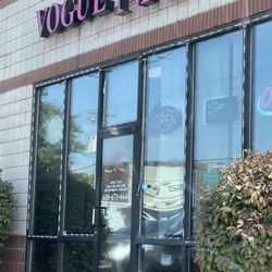 Vogue Nails - Entrance