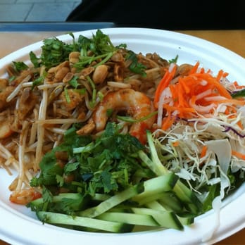 Loving Hut - Pad Thai with lots of fresh garnish - Vegan Near Me - San Jose, California