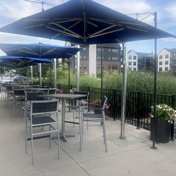BRU Burger Bar - Plenty of outdoor seating and can listen to music at the commons - Burgers Near Me - Noblesville, Indiana BRU Burger Bar - Plenty of outdoor seating and can listen to music at the commons - Burgers Near Me - Noblesville, Indiana