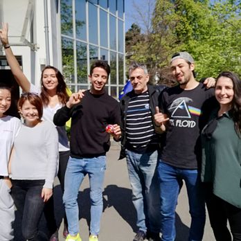 GoAcademy! - Happy students with their teacher at GoAcademy! Düsseldorf - Language Schools Near Me - Dusseldorf, NW GoAcademy! - Happy students with their teacher at GoAcademy! Düsseldorf - Language Schools Near Me - Dusseldorf, NW