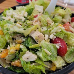 Romaine, Chicken, tomato, toasted corn, sweet peppers, mozzerella, black pepper, ceasar dressing. Very delicious Romaine, Chicken, tomato, toasted corn, sweet peppers, mozzerella, black pepper, ceasar dressing. Very delicious