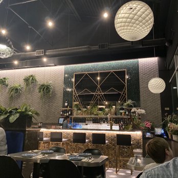 Pineapple Thai - Fancy interiors - Thai Near Me - Cupertino, California Pineapple Thai - Fancy interiors - Thai Near Me - Cupertino, California