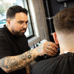G. Circle Barber Lounge