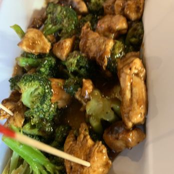 Texas Borders Bar & Grill - Teriyaki chicken grilled with broccoli - American Near Me - Katy, Texas