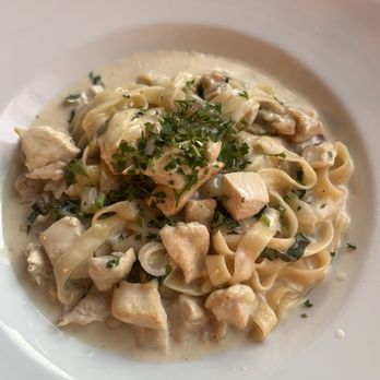 Cicciotti's - Chicken Alfredo 2/5 - Italian Near Me - Cardiff By The Sea, California