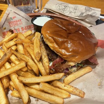 Chili's - Smash burger with bacon - American Near Me - Santa Clarita, California Chili's - Smash burger with bacon - American Near Me - Santa Clarita, California