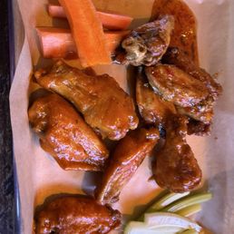 Wings half buffalo / half sweet and spicy. Wings half buffalo / half sweet and spicy.