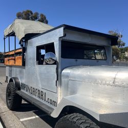 Hop On Safari - Show up in style