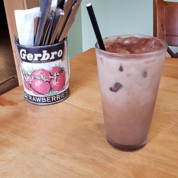 Frog Peak Cafe - Iced mocha - Cafes Near Me - Crescent Valley, British Columbia