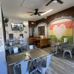 Big O’s Island Vybz - Dining room inside