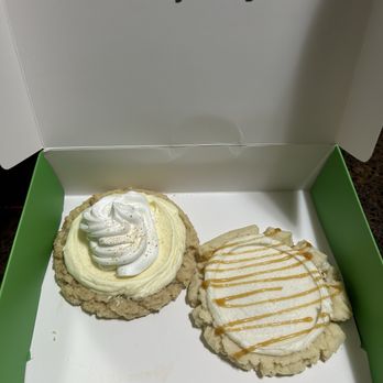 Twisted Sugar - Banana Cream Cookie & Salted Caramel Sugar Cookie - Bakeries Near Me - Dardenne Prairie, Missouri Twisted Sugar - Banana Cream Cookie & Salted Caramel Sugar Cookie - Bakeries Near Me - Dardenne Prairie, Missouri