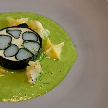 Phoenix - Ike Jime Zander & Blattspinat Ricotta-Fagottini / Ike Jime Pike-Perch & Leaf Spinach, Ricotta fagottini  2023 05 23. M1. - International Near Me - Düsseldorf, BW