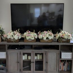 Flower boxes for my wedding! I was so happy with my flowers! Flower boxes for my wedding! I was so happy with my flowers!