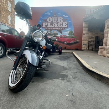 Lone Star Cafe - Outside mural - Southern Near Me - Hillsboro, Texas