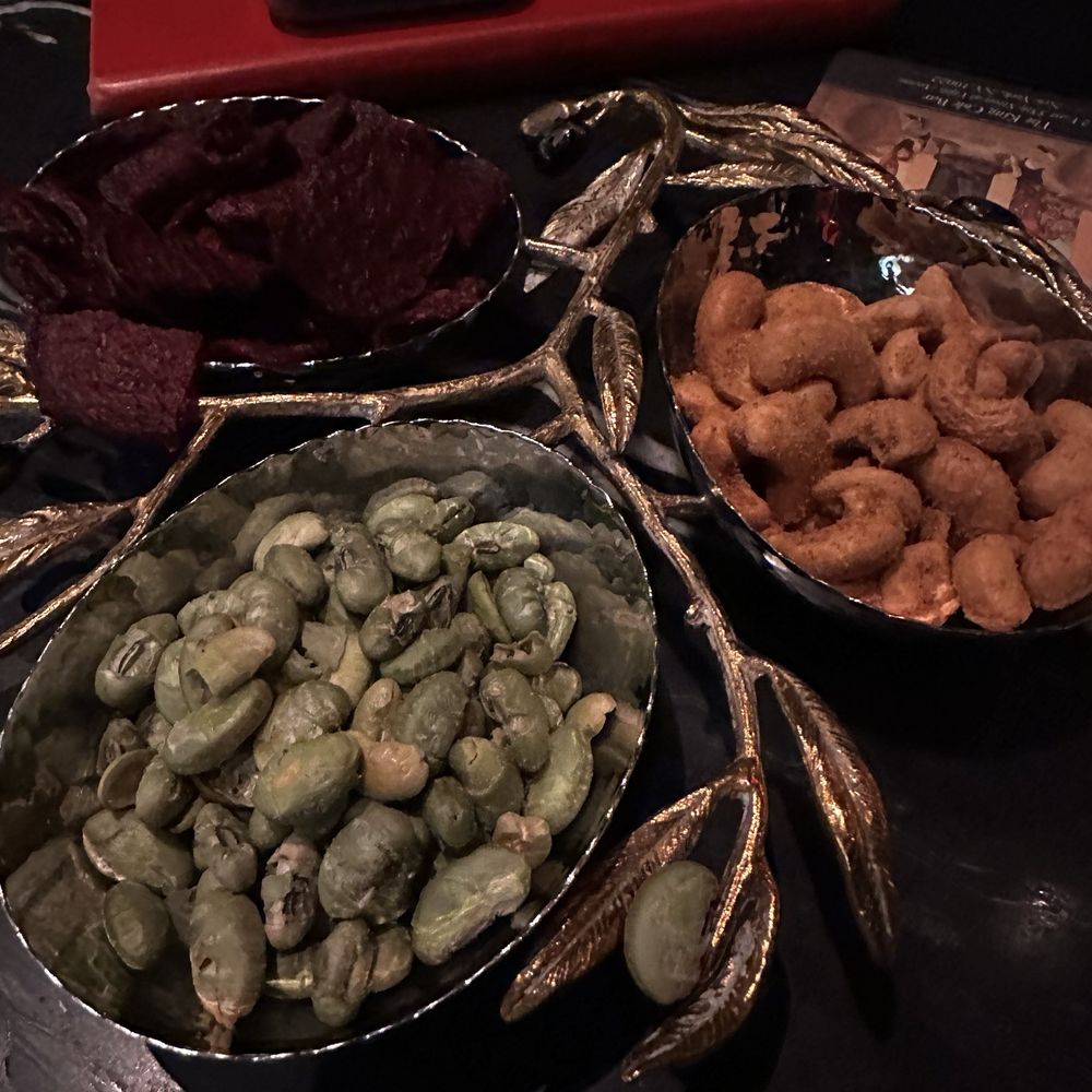 King Cole Bar - Complimentary snacks - Lounges Near Me - New York, New York
