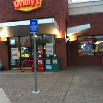 Denny's - the entrance to a restaurant - Diners Near Me - Canby, Oregon